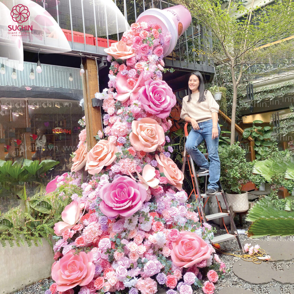 thác hoa khổng lồ khai trương