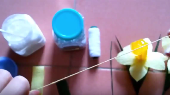Hướng dẫn làm hoa thủy tiên bằng giấy nhún