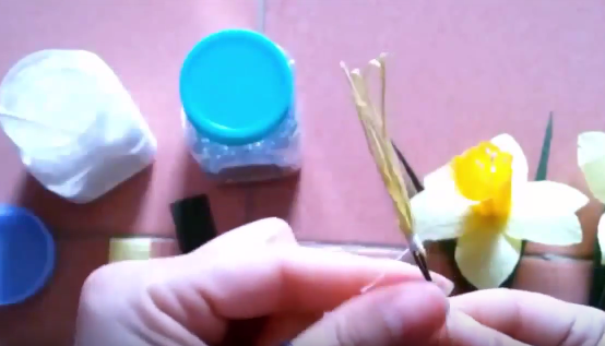Hướng dẫn làm hoa thủy tiên bằng giấy nhún