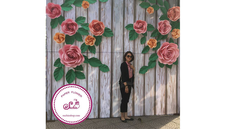 Hoạt động không thể thiếu tại backdrop hoa giấy đám cưới