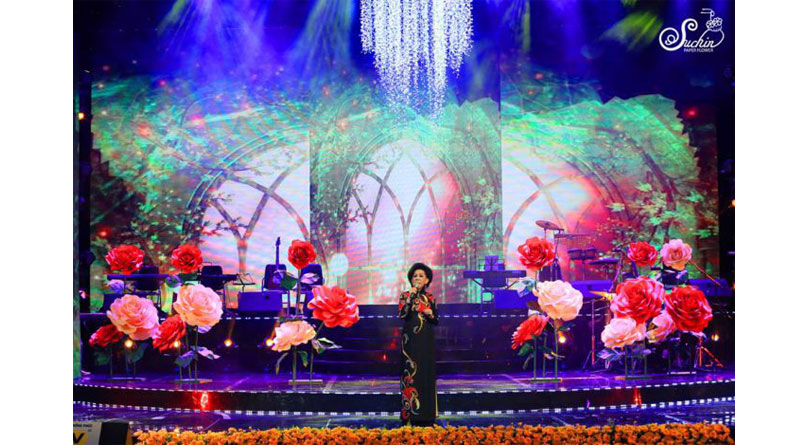 Hoa giấy khổng lồ trang trí sự kiện ấn tượng nhất 2021