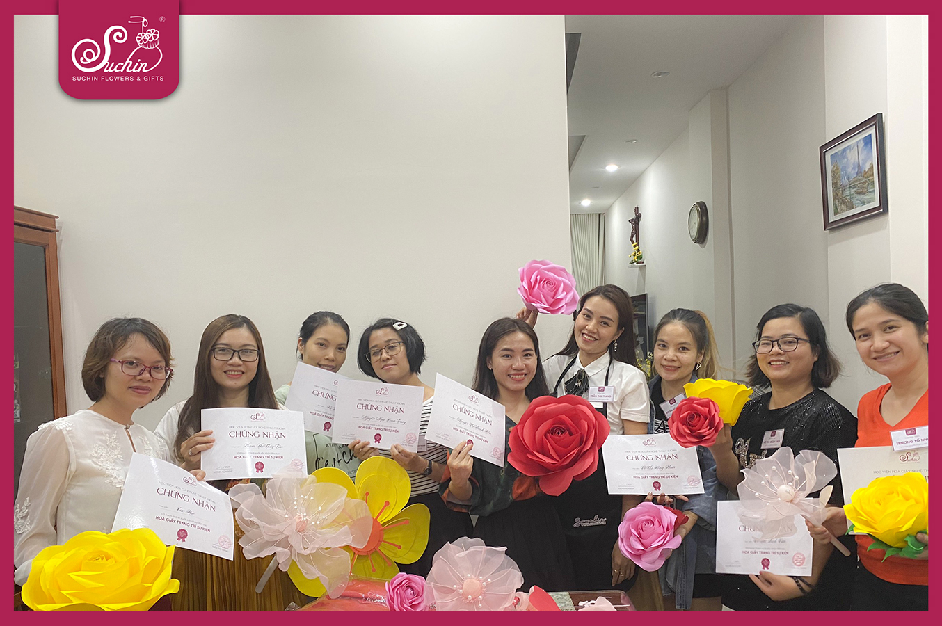 Thành thục làm hoa chỉ sau một khóa học làm hoa giấy hạnh phúc