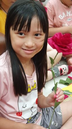 Học làm hoa giấy cho bé