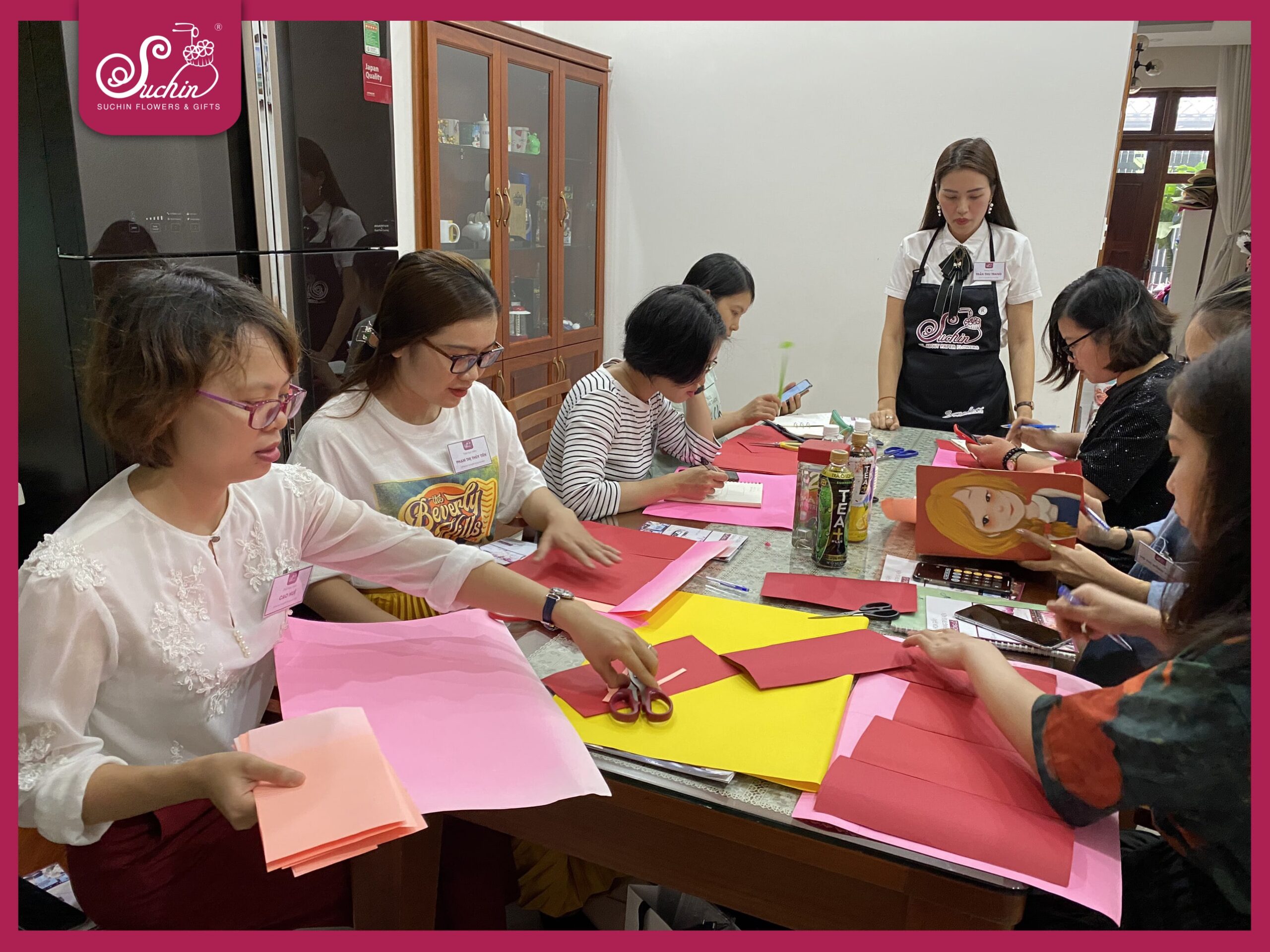 KHÓA HỌC LÀM HOA GIẤY TRANG TRÍ SÀI GÒN