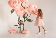 Làm hẳn album chụp ảnh cho bé chỉ với bông hoa khổng lồ