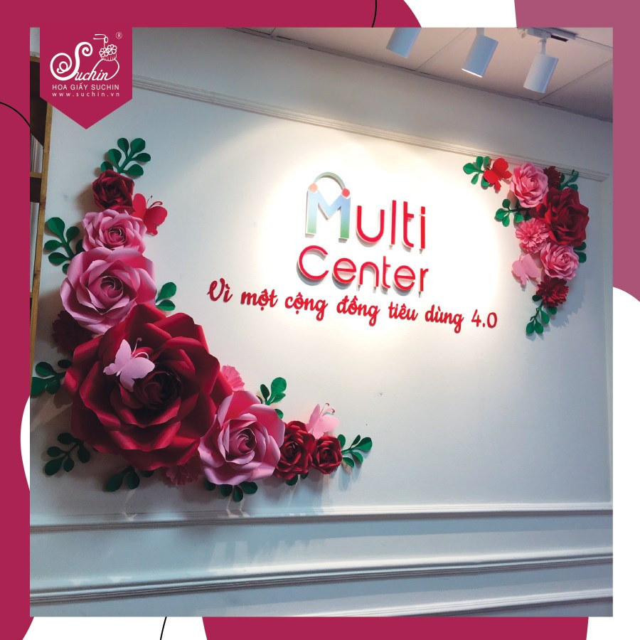 Ý tưởng sử dụng hoa giấy handmade để trang trí cửa hàng