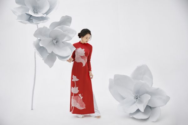 Set chụp ảnh áo dài trang nhã trong rừng hoa khổng lồ