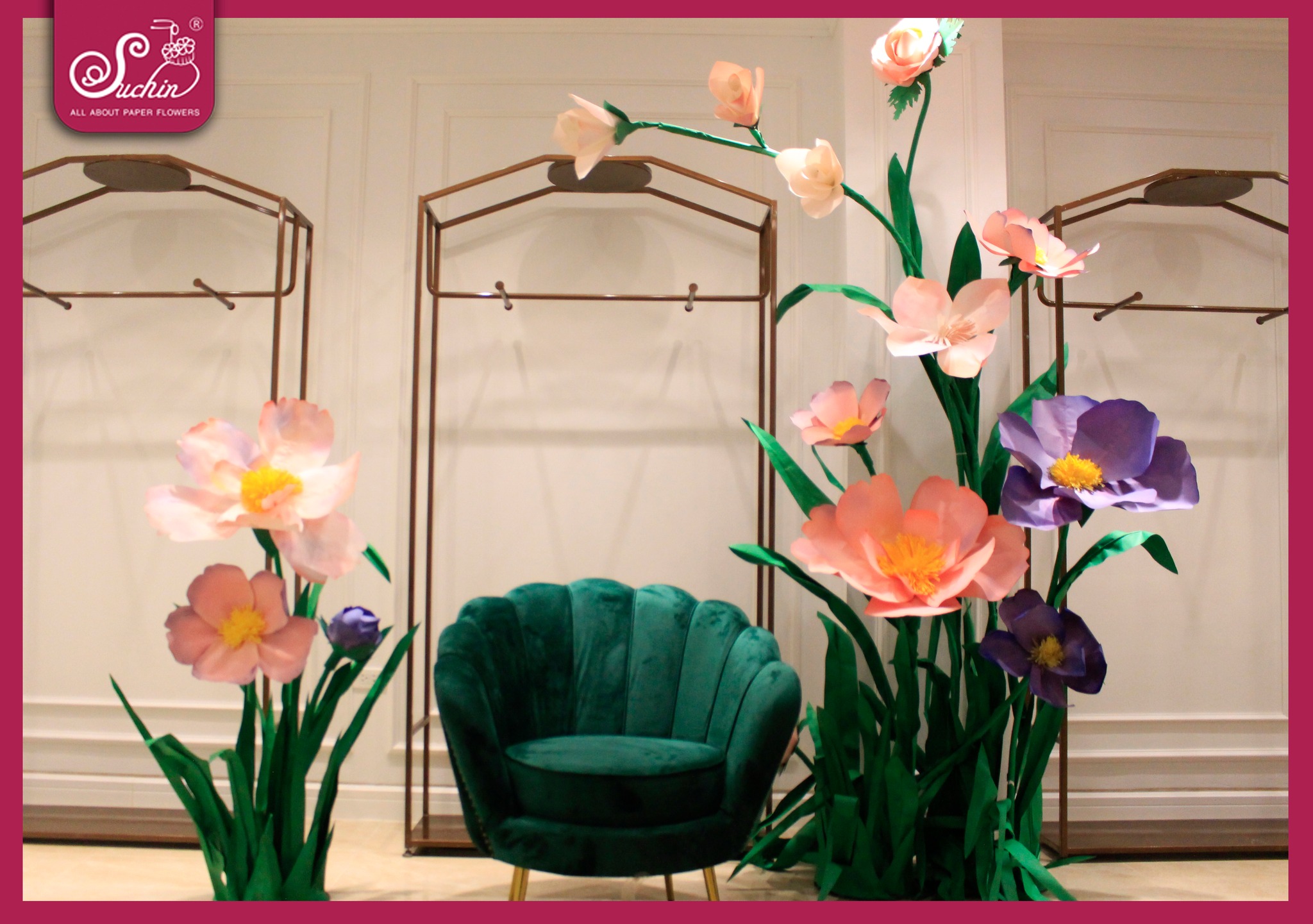 Biến cửa hàng trở nên lộng lẫy hơn với backdrop hoa giấy trang trí 