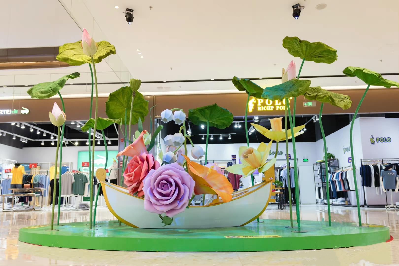 Ý tưởng độc đáo trang trí tiểu cảnh với hoa giấy khổng lồ