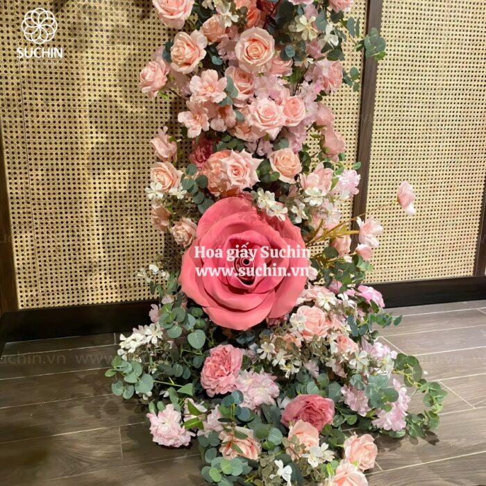 hoa khổng lồ trang trí nhà hàng