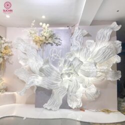 hoa trắng trong đám cưới